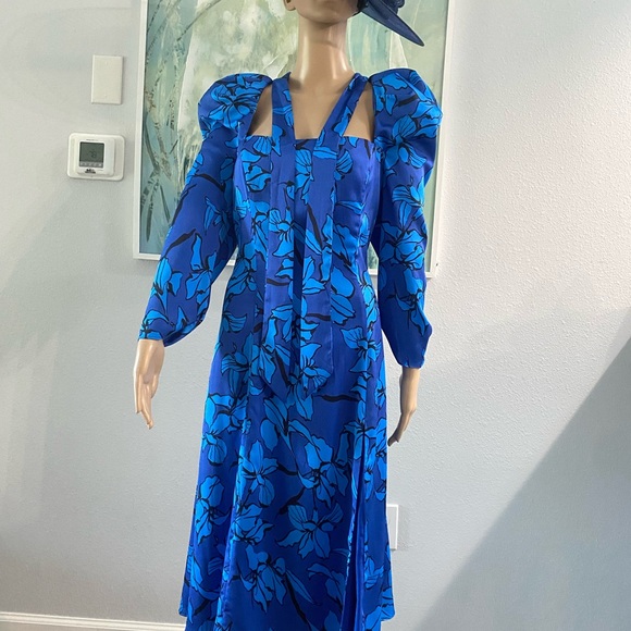 Elegant Blue Floral Dress